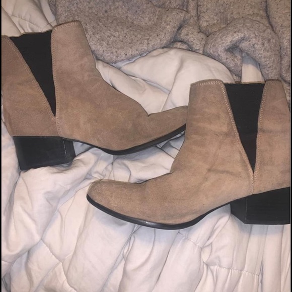 Chelsea boots from UO - Picture 1 of 5